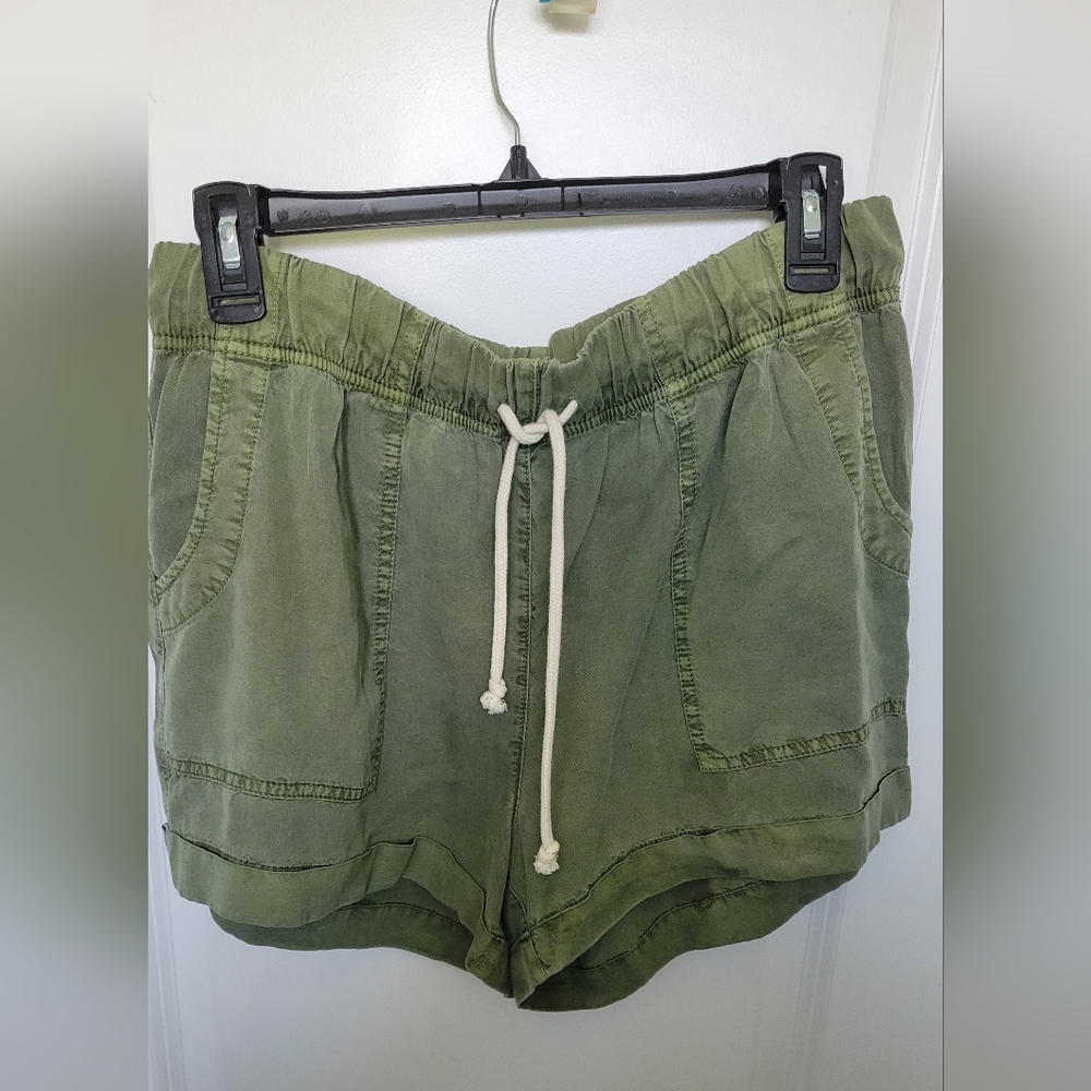 Olive Green Women's Shorts Aerie Size Medium